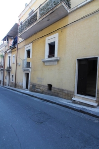 Casa semindipendente in VIA ARRIGO TESTA, Lentini, 4 locali, 2 bagni