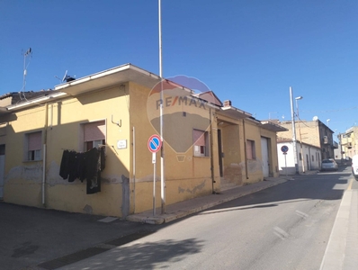 Casa indipendente in Via Della Regione, Mazzarrone, 15 locali, 2 bagni