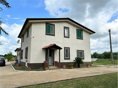 Casa Indipendente in Via Eschido, 40, Cisterna di Latina (LT)