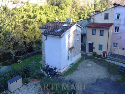 Casa indipendente in Via le Piazze 37, Pietrasanta, 4 locali, 2 bagni