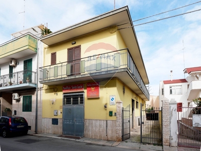 Casa indipendente in Via Ortolabruna, Capurso, 6 locali, 1 bagno