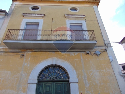 Casa indipendente in VIA PASQUALE TUOZZI, Sessa Aurunca, 18 locali