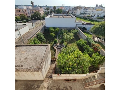 Casa Indipendente in Via Roma , 10, Presicce-Acquarica (LE)