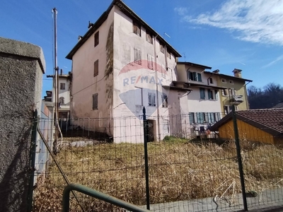 Casa indipendente in Via S. Nicolò, Belluno, 14 locali, 2 bagni