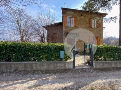 Casa indipendente in Via Salatte 10, Castelnovo ne' Monti, 6 locali