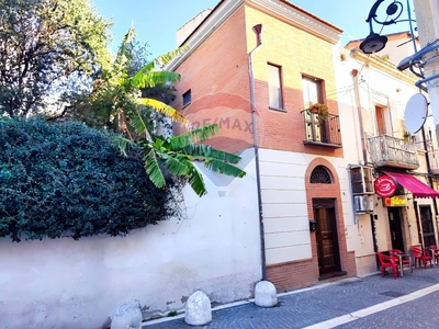 Casa indipendente in Vico Arco Contini, Foggia, 2 locali, 1 bagno