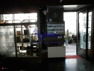 Negozio/Locale commerciale in Vendita in Via Antonio Locatelli 2 a Bergamo