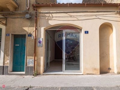 Negozio/Locale commerciale in Vendita in Via Trento 5 a Caltagirone