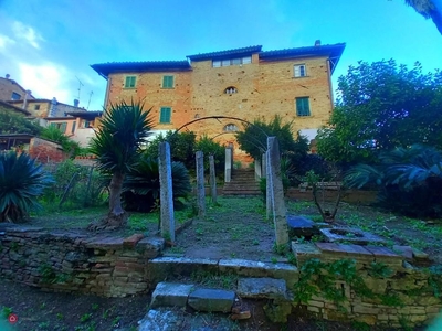 Palazzo in Vendita in a Casciana Terme Lari