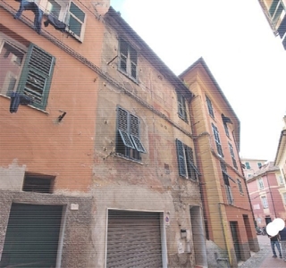 Quadrilocale in Via Beata Chiara 19, Genova, 1 bagno, 63 m², 2° piano