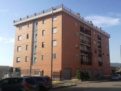 Quadrilocale in Via Nocera Terinese 22, Roma, 2 bagni, 80 m², 4° piano