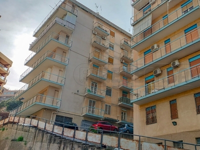 Quadrilocale in Viale Principe Umberto 61, Messina, 2 bagni, 110 m²
