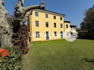 Residence in Vendita ad Lucca - 1000000 Euro