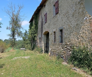 Rustico a Carpineti, 17 locali, 1 bagno, 1270 m², 1° piano in vendita