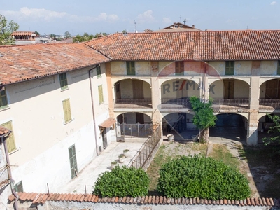 Rustico in Via Manzoni, Castel Rozzone, 22 locali, 2 bagni, con box