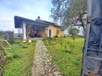 Villa a Montaione, 7 locali, 3 bagni, giardino privato, posto auto