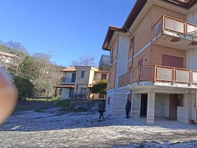 Villa in Via Lecine snc, Montecorvino Pugliano, 8 locali, 3 bagni