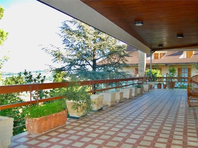 Villa a Montegranaro, 15 locali, 3 bagni, giardino privato, garage