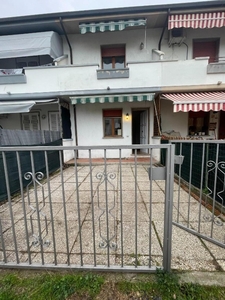 Villa a schiera a Viareggio, 3 locali, 1 bagno, posto auto, 65 m²