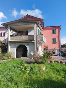 Villa a Schiera in Vendita ad Calice al Cornoviglio - 85000 Euro