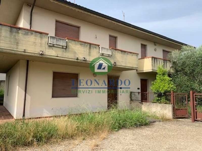 Villa Bifamiliare in Vendita ad Massa e Cozzile - 160000 Euro