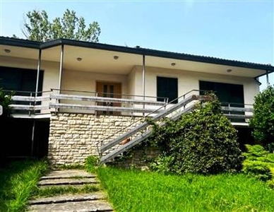 Villa in buono stato di 260 mq. a San Romano