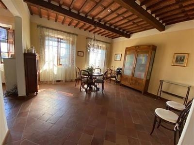 Villa in buono stato di 300 mq. a Marlia