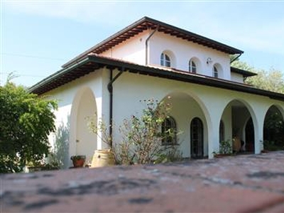 Villa in buono stato di 350 mq. a Santa Colomba