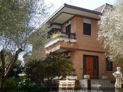 Villa in Tor dè Cenci - Via delle Strelitzie 3, Roma, 8 locali, garage