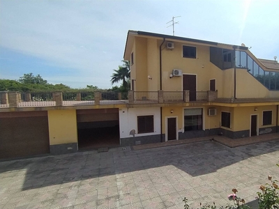 Villa in vendita a Aci Sant'antonio Catania