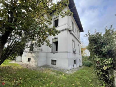Villa in Vendita in Via Alfredo Catalani 55100 a Lucca