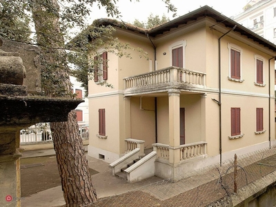 Villa in Vendita in Via Girolamo Mercuriali 6 a Forlì