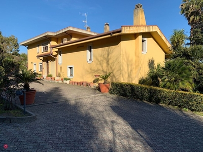 Villa in Vendita in Via Leonardo di Bona a Catanzaro
