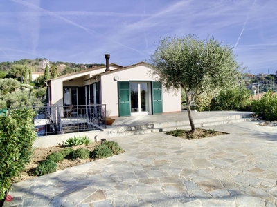 Villa in Vendita in Via nostra signora delle grazie 35 a Imperia