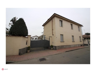 Villa in Vendita in Via Prarolo 36 a Vercelli