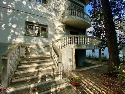 Villa in Vendita in Viale Paolo Mantegazza 67 a Rimini