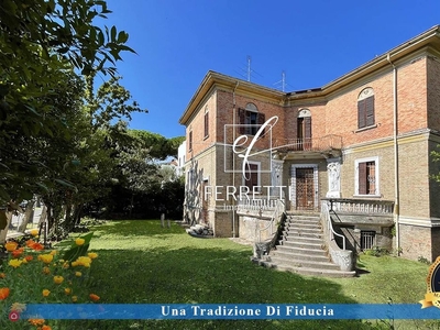 Villa in Vendita in Viale Principe Amedeo 34 a Rimini
