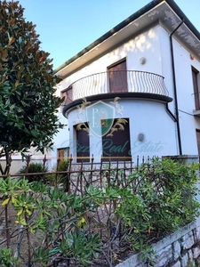 Villa in Via della Pineta, Viareggio, 6 locali, 3 bagni, 233 m²