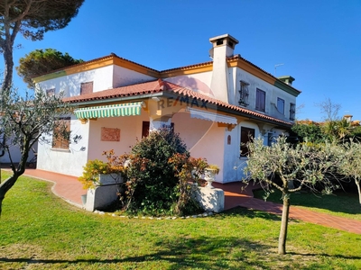 Villa in VIALE L. SCARFIOTTI, Porto Recanati, 5 locali, 3 bagni