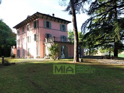 villa indipendente in vendita a Tolentino