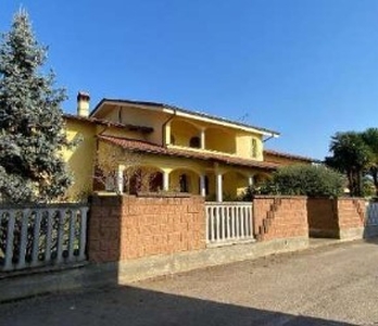 villa indipendente in vendita a Tronzano Vercellese