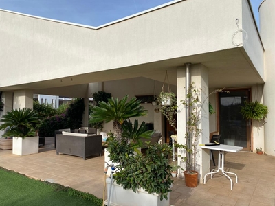 Villa (zona residenziale) di 6 vani /140 mq a Polignano a Mare (zona Collinare - Residence Neapolis)