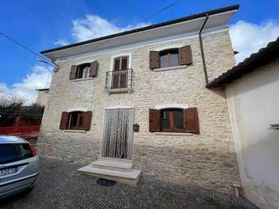 casa in vendita a Barisciano