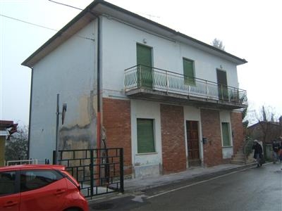 Casa singola in buono stato di 215 mq. a Montecastello