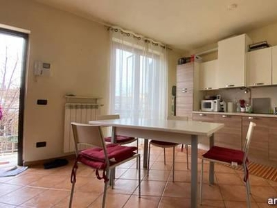 Appartamenti Somma Lombardo Via Milano cucina: A vista,