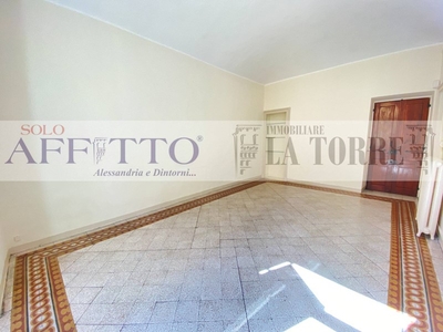 Appartamento in Affitto a Alessandria, zona Centro-P.zza Garibaldi, 750€, 160 m²