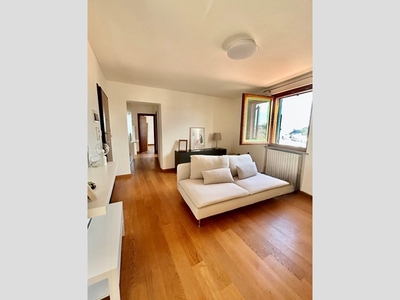 Appartamento in Affitto a Ancona, 1'100€, 85 m², arredato