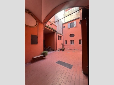 Appartamento in Affitto a Bologna, zona Centro Storico, 2'000€, 234 m²