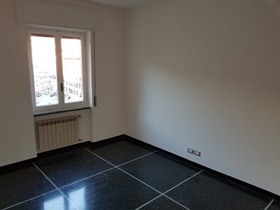 Appartamento in Affitto a Genova, zona Marassi, 450€, 82 m²