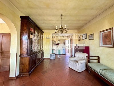 Appartamento in Affitto a Lucca, zona Picciorana, 1'300€, 200 m², arredato